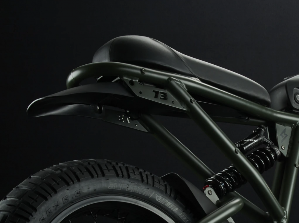 Super73-RX Olive Drab &nbsp; Mit dem RX stellen wir das leistungsstärkste und technologisch fortschrittlichste Antriebssystem von Super73 mit Mehrklassen-Fahrmodi vor. Dieses Performance-Fahrzeug ist ein straßenzugelassenes E Bike, das keinen Führerschein und keine Zulassung benötigt. Die RX verfügt außerdem über die komplett neue angeschlossene Elektronik-Suite von Super73 und ist über die neue Super73 App mit iOS und Android-Mobilgeräten kompatibel. Typ: Modus 1-3 mit Pedalunterstützung Off-Road Experience Kit (ORE) (out of stock) Konformitätszertifikate (EPAC) auf Anfrage. &nbsp;