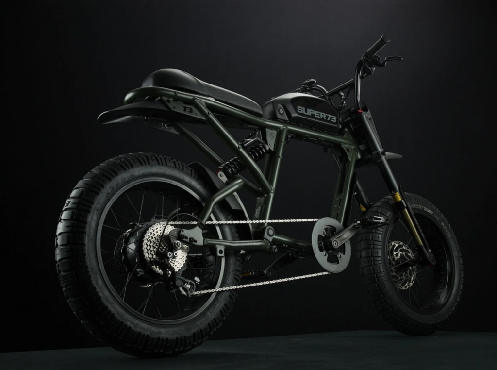 Super73-RX Olive Drab &nbsp; Mit dem RX stellen wir das leistungsstärkste und technologisch fortschrittlichste Antriebssystem von Super73 mit Mehrklassen-Fahrmodi vor. Dieses Performance-Fahrzeug ist ein straßenzugelassenes E Bike, das keinen Führerschein und keine Zulassung benötigt. Die RX verfügt außerdem über die komplett neue angeschlossene Elektronik-Suite von Super73 und ist über die neue Super73 App mit iOS und Android-Mobilgeräten kompatibel. Typ: Modus 1-3 mit Pedalunterstützung Off-Road Experience Kit (ORE) (out of stock) Konformitätszertifikate (EPAC) auf Anfrage. &nbsp;