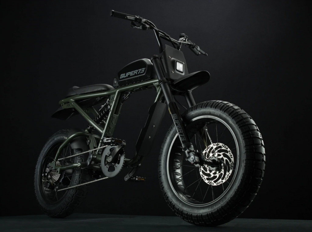 Super73-RX Olive Drab &nbsp; Mit dem RX stellen wir das leistungsstärkste und technologisch fortschrittlichste Antriebssystem von Super73 mit Mehrklassen-Fahrmodi vor. Dieses Performance-Fahrzeug ist ein straßenzugelassenes E Bike, das keinen Führerschein und keine Zulassung benötigt. Die RX verfügt außerdem über die komplett neue angeschlossene Elektronik-Suite von Super73 und ist über die neue Super73 App mit iOS und Android-Mobilgeräten kompatibel. Typ: Modus 1-3 mit Pedalunterstützung Off-Road Experience Kit (ORE) (out of stock) Konformitätszertifikate (EPAC) auf Anfrage. &nbsp;
