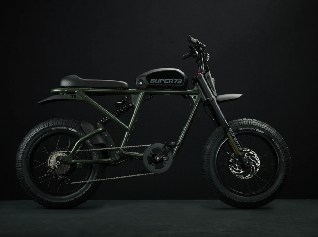 Super73-RX Olive Drab &nbsp; Mit dem RX stellen wir das leistungsstärkste und technologisch fortschrittlichste Antriebssystem von Super73 mit Mehrklassen-Fahrmodi vor. Dieses Performance-Fahrzeug ist ein straßenzugelassenes E Bike, das keinen Führerschein und keine Zulassung benötigt. Die RX verfügt außerdem über die komplett neue angeschlossene Elektronik-Suite von Super73 und ist über die neue Super73 App mit iOS und Android-Mobilgeräten kompatibel. Typ: Modus 1-3 mit Pedalunterstützung Off-Road Experience Kit (ORE) (out of stock) Konformitätszertifikate (EPAC) auf Anfrage. &nbsp;