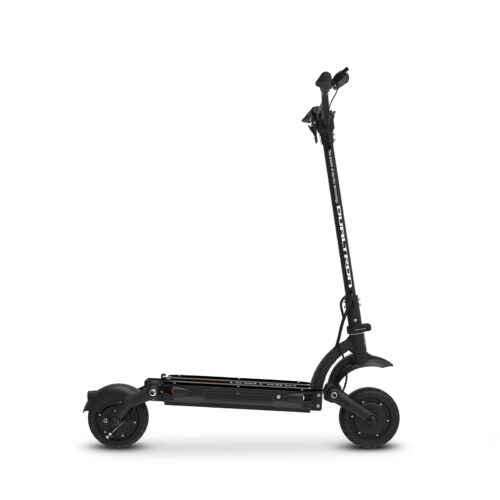 Dualtron Raptor 2 60V 14Ah CN &nbsp; Der Raptor 2 ist ein Hochleistungs-Roller, der den Namen Dualtron wirklich verdient und gleichzeitig ein relativ wartungsfreies und leichtes Paket bietet. Nie wieder Sorgen über platte Reifen oder verbogene Rotoren mit diesem Vollreifen und Trommelbremse Elektroroller. Der Raptor 2 ist ein großes Upgrade zum ursprünglichen Raptor und bietet nun standardmäßig Vorbau-Beleuchtung, den ey3-Gashebel und ABS-Bremsen. Der Raptor 2 wiegt nur 50 Pfund und verfügt über einen 60-Volt-Akku mit 14Ah, der Ihnen eine Reichweite von bis zu 60 km ermöglicht. Geschwindigkeit: 60km Reichweite: 60km