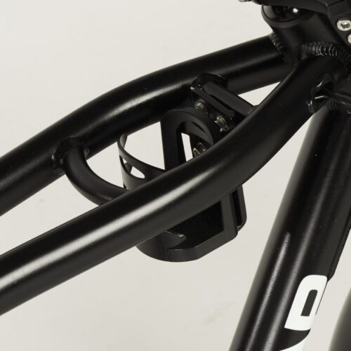 KNAAP BIKE BLACK EDITION &nbsp; Rahmen: Aluminium Motor: 36V 250W Heckantrieb Batterie: 36V 21Ah Samsung Lithium-Ionen Ladegerät: 36V 3A Anzeige: LCD mit Beleuchtung (Batterieanzeige, Tachometer und Kilometerstand) Hydraulisches Bremssystem: Tektro Mechanische Scheibenbremsen Schaltung: Shimano, 7 Schaltstufen Geschwindigkeit: 25km/h Aktionsradius: bis zu 140KM mit einer vollen Batterie &nbsp;