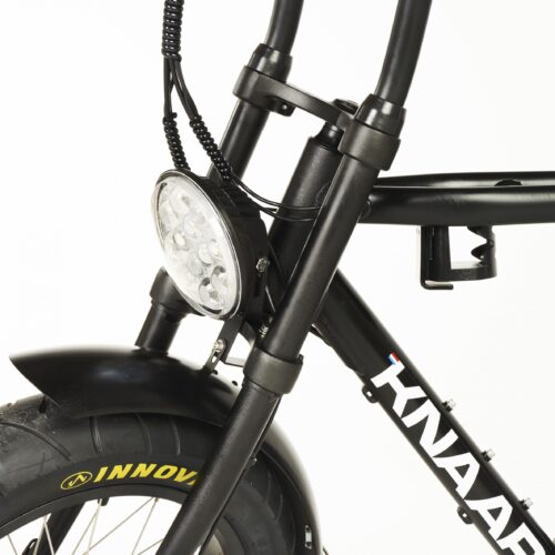 KNAAP BIKE BLACK EDITION &nbsp; Rahmen: Aluminium Motor: 36V 250W Heckantrieb Batterie: 36V 21Ah Samsung Lithium-Ionen Ladegerät: 36V 3A Anzeige: LCD mit Beleuchtung (Batterieanzeige, Tachometer und Kilometerstand) Hydraulisches Bremssystem: Tektro Mechanische Scheibenbremsen Schaltung: Shimano, 7 Schaltstufen Geschwindigkeit: 25km/h Aktionsradius: bis zu 140KM mit einer vollen Batterie &nbsp;