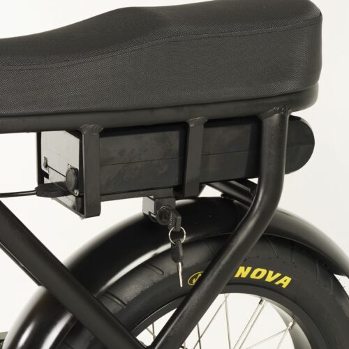 KNAAP BIKE BLACK EDITION &nbsp; Rahmen: Aluminium Motor: 36V 250W Heckantrieb Batterie: 36V 21Ah Samsung Lithium-Ionen Ladegerät: 36V 3A Anzeige: LCD mit Beleuchtung (Batterieanzeige, Tachometer und Kilometerstand) Hydraulisches Bremssystem: Tektro Mechanische Scheibenbremsen Schaltung: Shimano, 7 Schaltstufen Geschwindigkeit: 25km/h Aktionsradius: bis zu 140KM mit einer vollen Batterie &nbsp;