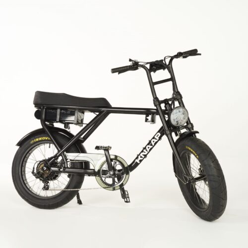 KNAAP BIKE BLACK EDITION &nbsp; Rahmen: Aluminium Motor: 36V 250W Heckantrieb Batterie: 36V 21Ah Samsung Lithium-Ionen Ladegerät: 36V 3A Anzeige: LCD mit Beleuchtung (Batterieanzeige, Tachometer und Kilometerstand) Hydraulisches Bremssystem: Tektro Mechanische Scheibenbremsen Schaltung: Shimano, 7 Schaltstufen Geschwindigkeit: 25km/h Aktionsradius: bis zu 140KM mit einer vollen Batterie &nbsp;