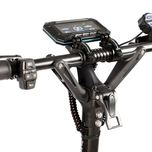 Dualtron Spider Max (EY4) Der Dualtron Spider Max ist in seiner Form, seinem Design und seinen Eigenschaften dem Spider 2 sehr ähnlich, aber er hat sehr willkommene Verbesserungen, die das Fahrerlebnis noch besser machen sollen: Erhöhte Motorleistung (4000W). Er ist mit dem neuesten EY4-LCD-Zentraldisplay ausgestattet. Das Display ist groß, farbenfroh, verbunden und wasserdicht (IPX7) Er ist mit einer leisen und effizienten Hupe ausgestattet (dieselbe Hupe wie beim Thunder 2). Es ist mit einem leistungsstarken Scheinwerfer und Blinkern ausgestattet. Geschwindigkeit: 70km/h Reichweite: 120km &nbsp;