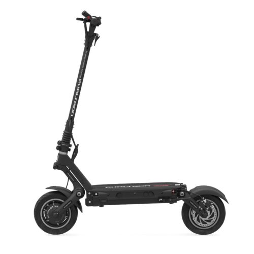 Dualtron Victor NEW + App Dies. ist. Ein. Biest. Der Dualtron Victor ist einer unserer Lieblings-Elektro-Scooter der Marke Dualtron. Die beiden Motoren liefern 4000 W Leistung und können bis zu 80 km/h schnell werden. Die Federung kann an die perfekten Fahrbedingungen angepasst werden und die hydraulischen Zoom-Bremsen sorgen dafür, dass Sie innerhalb von Sekunden zum Stillstand kommen.