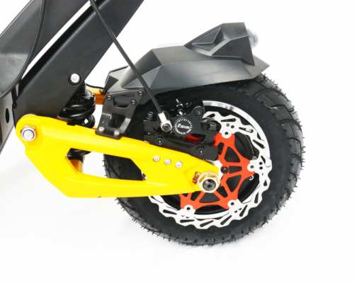 VSETT 10+ VSETT 10+ Der VSETT 10+ ist einer der am meisten gehypten Scooter der nächsten Generation für 2021. Er kombiniert Komfort, Leistung und Sicherheit. Die 60V 20.8 Ah, 25.6 Ah oder 28 Ah Batterie ermöglicht eine Reichweite von 65km, 80km in der 25.6 Ah Version oder 90km in der 28 Ah Version. Ausgestattet mit zwei 1400W bürstenlosen Motoren bietet das VSETT 10+ eine Höchstgeschwindigkeit von 80km/h (auf Privatgelände). Es wird mit einem Limiter bei 25km/h ausgeliefert. Top speed: 80 km/h 10+ Lite 20.8 Big Display 10+ Super 25.6 Big Display 10+ Pro 28 Big Display