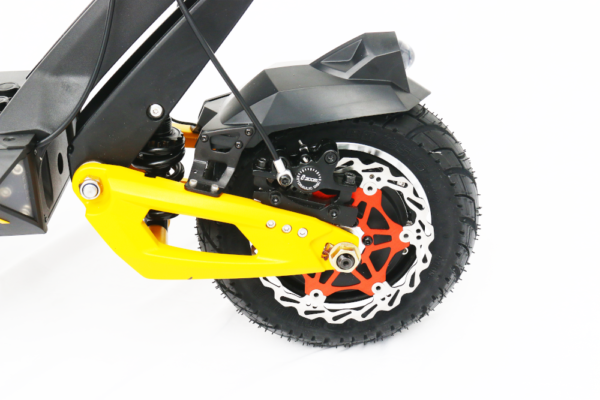 VSETT 10+ VSETT 10+ Der VSETT 10+ ist einer der am meisten gehypten Scooter der nächsten Generation für 2021. Er kombiniert Komfort, Leistung und Sicherheit. Die 60V 20.8 Ah, 25.6 Ah oder 28 Ah Batterie ermöglicht eine Reichweite von 65km, 80km in der 25.6 Ah Version oder 90km in der 28 Ah Version. Ausgestattet mit zwei 1400W bürstenlosen Motoren bietet das VSETT 10+ eine Höchstgeschwindigkeit von 80km/h (auf Privatgelände). Es wird mit einem Limiter bei 25km/h ausgeliefert. Top speed: 80 km/h 10+ Lite 20.8 Big Display 10+ Super 25.6 Big Display 10+ Pro 28 Big Display