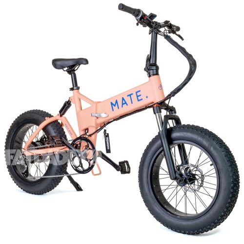 Mate X 250W Candy Crushed &nbsp; 100% Street Legal in Deutschland, Österreich und der Schweiz Dieses MATE X 250W Candy Crushed Elektrofahrrad, ausgestattet mit einem herkulischen Hi-Torque-Motor, gepaart mit einem ultra-ausdauernden Hi-Voltage-Akku, ist unser zeitloser Klassiker und Top-Seller zugleich. Seine unvergleichliche Handwerkskunst und Innovation zeigen sich im gesamten eBike. Schlüsselfunktionen wie selbstnachstellende Scheibenbremsen mit punktgenauer Modulation, ein intelligentes LCD-Farbdisplay mit USB-Anschluss, eine reaktionsschnelle Vollfederung und breite All-Terrain-Reifen runden dieses ultimative Paket ab. Geschwindigkeit: 25 km/h Reichweite: 120KM