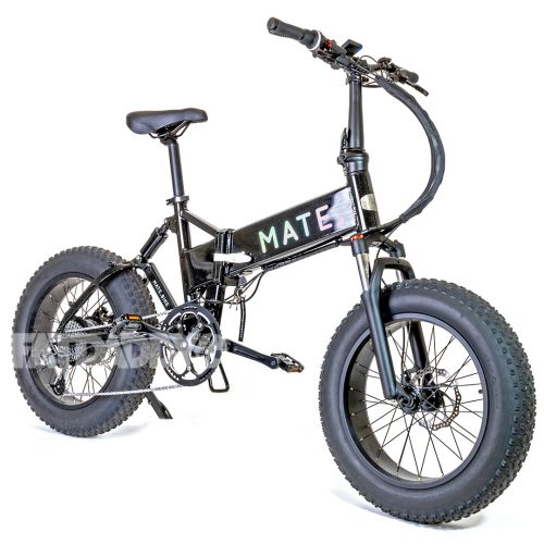 Mate X 250W Interstellar Mate X 250W Interstellar 100% Street Legal in Deutschland, Österreich und der Schweiz Dieses MATE X 250W Interstellar Elektrofahrrad, ausgestattet mit einem herkulischen Hi-Torque-Motor, gepaart mit einem ultra-ausdauernden Hi-Voltage-Akku, ist unser zeitloser Klassiker und Top-Seller zugleich. Seine unvergleichliche Handwerkskunst und Innovation zeigen sich im gesamten eBike. Schlüsselfunktionen wie selbstnachstellende Scheibenbremsen mit punktgenauer Modulation, ein intelligentes LCD-Farbdisplay mit USB-Anschluss, eine reaktionsschnelle Vollfederung und breite All-Terrain-Reifen runden dieses ultimative Paket ab. Geschwindigkeit: 25 km/h Reichweite: 120KM