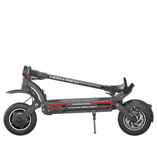 Dualtron Spider 2 &nbsp; Der ursprüngliche Dualtron Spider V2 Limited ist bekannt für sein leichtes Chassis und seinen leistungsstarken Antrieb, der Spider 2 geht noch einen Schritt weiter. Ausgestattet mit 30A Steuergeräten, die im Dualtron Victor zu finden sind, 21700 Zellen und dem verbesserten Leichtbau-Chassis des Spiders, kann der Spider 2 der teurere, aber leichtere, 3,9KW leistungsstarke Pendler-Roller sein, der bis zu 70km/h und bis zu 120 Kilometer weit fahren kann. Geschwindigkeit: 70 km/h Reichweite: 120 km