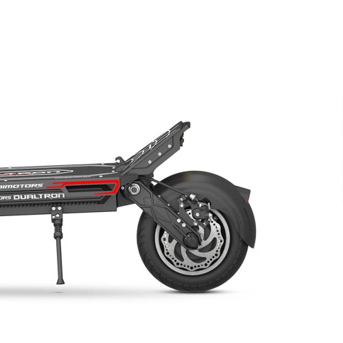 Dualtron Spider 2 &nbsp; Der ursprüngliche Dualtron Spider V2 Limited ist bekannt für sein leichtes Chassis und seinen leistungsstarken Antrieb, der Spider 2 geht noch einen Schritt weiter. Ausgestattet mit 30A Steuergeräten, die im Dualtron Victor zu finden sind, 21700 Zellen und dem verbesserten Leichtbau-Chassis des Spiders, kann der Spider 2 der teurere, aber leichtere, 3,9KW leistungsstarke Pendler-Roller sein, der bis zu 70km/h und bis zu 120 Kilometer weit fahren kann. Geschwindigkeit: 70 km/h Reichweite: 120 km