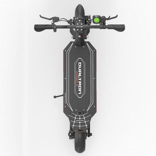 Dualtron Spider 2 &nbsp; Der ursprüngliche Dualtron Spider V2 Limited ist bekannt für sein leichtes Chassis und seinen leistungsstarken Antrieb, der Spider 2 geht noch einen Schritt weiter. Ausgestattet mit 30A Steuergeräten, die im Dualtron Victor zu finden sind, 21700 Zellen und dem verbesserten Leichtbau-Chassis des Spiders, kann der Spider 2 der teurere, aber leichtere, 3,9KW leistungsstarke Pendler-Roller sein, der bis zu 70km/h und bis zu 120 Kilometer weit fahren kann. Geschwindigkeit: 70 km/h Reichweite: 120 km