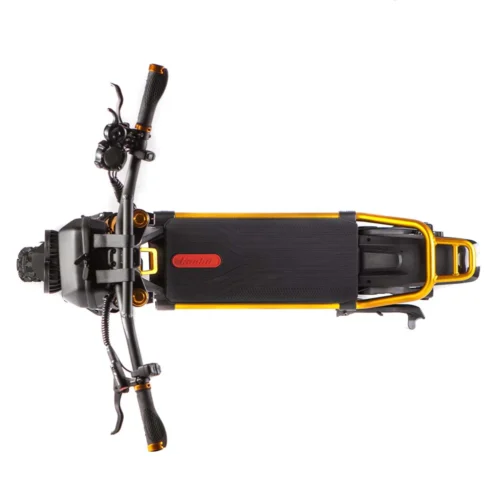 Kaabo Wolf King GT Pro - Gold Der Kaabo Wolf King GT Elektroroller der Spitzenklasse ist so konstruiert, dass er weiter und schneller fährt. Legit 70 Meile Vielfalt und 62 mph Spitze. Mit leistungsfähigeren 50A Sinus-Steuerungen im Inneren des Vorbaus, können Sie härter fahren, länger ohne Überhitzung. Unter den Füßen hat das King GT ein großartiges gummiertes Deck, eine Fahrradfederung an der Vorderseite und eine großartige Federung am Heck. Zusammen mit den fetten 11-Zoll-Avenue-Reifen bietet das GT maximalen Komfort. Topspeed: 100 km/h Reichweite: 112 km (im Eco-Modus, Einzelantrieb)