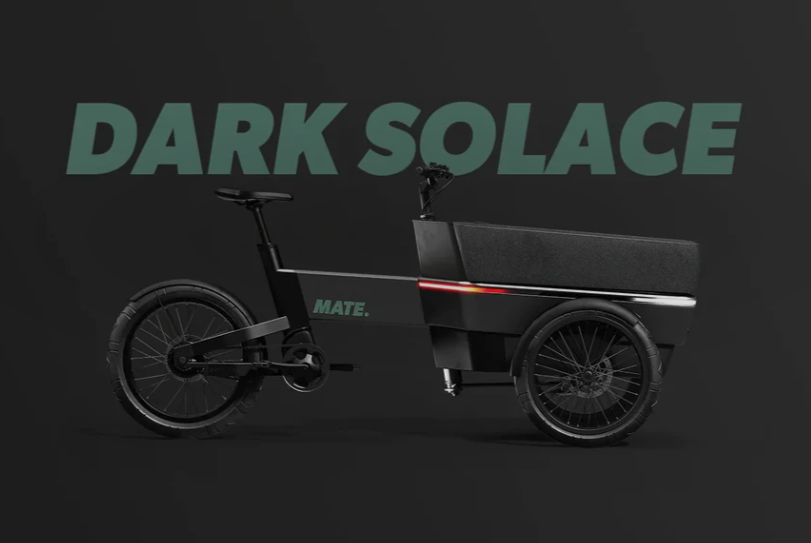 MATE SUV Cargobike Der MATE SUV wurde als perfekte Alternative zum Auto entwickelt, mit der Sie sich problemlos durch die Stadt bewegen und den Verkehr umgehen können. Ob Sie mit Ihren Kindern auf dem täglichen Schulweg, Ihrem Partner oder einem Freund unterwegs sind, auf den MATE SUV können Sie sich im Alltag verlassen. Mit einer Akkuladung legt der MATE SUV bis zu 100 km zurück und bewältigt auch schwere Lasten mit Leichtigkeit. Der starke Mittelmotor mit Tretunterstützung ermöglicht ein müheloses und bequemes Manövrieren. Mit der optionalen Regenschutzhaube müssen Sie auch an Regentagen nicht nach dem Autoschlüssel greifen und können Ihre Waren sicher ausliefern. Der MATE SUV mit seinem modularen Design und einer Reihe von Optionen bietet Ihnen die Freiheit, jede Version von Ihnen zu entdecken. Eine Auswahl an Kasteninterieur, das Allwetterdach, die Geländereifen und die exklusive MATE Wing-Technologie machen ihn zum vielseitigsten SUV auf dem Markt.