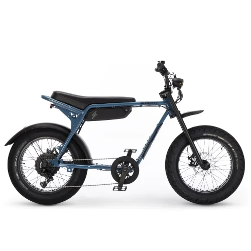 Super73-ZX Panthro Blue DER KOMFORTABLE PENDLER Das ZX ist die größere Version unseres ZG und verfügt über einen leichteren Rahmen aus Flugzeugaluminium und einen größeren herausnehmbaren Akku. Mit einem brandneuen, neu gestalteten Sitz, verbesserter Ergonomie und einer aufrechteren Fahrposition ist das ZX eines der bisher komfortabelsten SUPER73-Fahrräder. RIDING MODES: 4 PAS MODES AND 4 SPEED LEVELS BATTERY RANGE: 40-80 KM MOTOR: 250W EPAC Konformitätserklärungen (EPAC) sind auf Anfrage erhältlich.