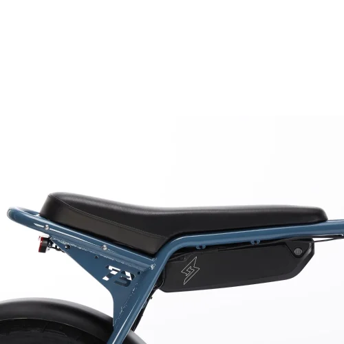 Super73-ZX Panthro Blue DER KOMFORTABLE PENDLER Das ZX ist die größere Version unseres ZG und verfügt über einen leichteren Rahmen aus Flugzeugaluminium und einen größeren herausnehmbaren Akku. Mit einem brandneuen, neu gestalteten Sitz, verbesserter Ergonomie und einer aufrechteren Fahrposition ist das ZX eines der bisher komfortabelsten SUPER73-Fahrräder. RIDING MODES: 4 PAS MODES AND 4 SPEED LEVELS BATTERY RANGE: 40-80 KM MOTOR: 250W EPAC Konformitätserklärungen (EPAC) sind auf Anfrage erhältlich.