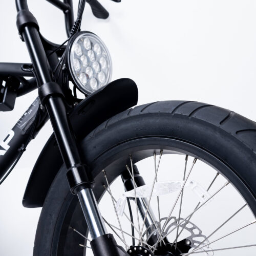 KNAAP RTD &nbsp; Rahmen: Aluminium Motor: 36V 250W Heckantrieb Batterie: 36V 21Ah Samsung Lithium-Ionen Ladegerät: 36V 3A Anzeige: LCD mit Beleuchtung (Batterieanzeige, Tachometer und Kilometerstand) Hydraulisches Bremssystem: Tektro Mechanische Scheibenbremsen Schaltung: Shimano, 7 Schaltstufen Geschwindigkeit: 25km/h Aktionsradius: bis zu 140KM mit einer vollen Batterie &nbsp;