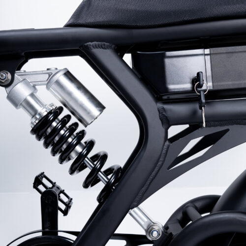 KNAAP RTD &nbsp; Rahmen: Aluminium Motor: 36V 250W Heckantrieb Batterie: 36V 21Ah Samsung Lithium-Ionen Ladegerät: 36V 3A Anzeige: LCD mit Beleuchtung (Batterieanzeige, Tachometer und Kilometerstand) Hydraulisches Bremssystem: Tektro Mechanische Scheibenbremsen Schaltung: Shimano, 7 Schaltstufen Geschwindigkeit: 25km/h Aktionsradius: bis zu 140KM mit einer vollen Batterie &nbsp;