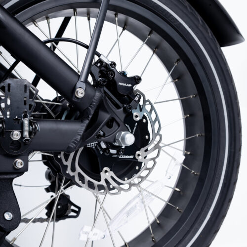 KNAAP RTD &nbsp; Rahmen: Aluminium Motor: 36V 250W Heckantrieb Batterie: 36V 21Ah Samsung Lithium-Ionen Ladegerät: 36V 3A Anzeige: LCD mit Beleuchtung (Batterieanzeige, Tachometer und Kilometerstand) Hydraulisches Bremssystem: Tektro Mechanische Scheibenbremsen Schaltung: Shimano, 7 Schaltstufen Geschwindigkeit: 25km/h Aktionsradius: bis zu 140KM mit einer vollen Batterie &nbsp;