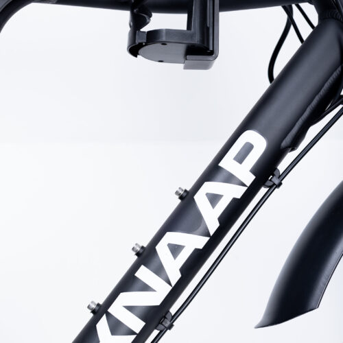 KNAAP RTD &nbsp; Rahmen: Aluminium Motor: 36V 250W Heckantrieb Batterie: 36V 21Ah Samsung Lithium-Ionen Ladegerät: 36V 3A Anzeige: LCD mit Beleuchtung (Batterieanzeige, Tachometer und Kilometerstand) Hydraulisches Bremssystem: Tektro Mechanische Scheibenbremsen Schaltung: Shimano, 7 Schaltstufen Geschwindigkeit: 25km/h Aktionsradius: bis zu 140KM mit einer vollen Batterie &nbsp;