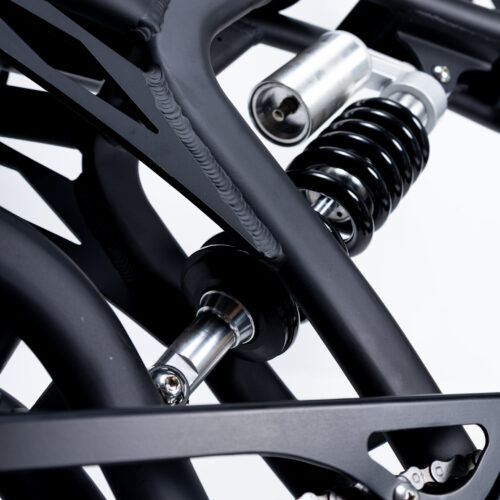 KNAAP RTD &nbsp; Rahmen: Aluminium Motor: 36V 250W Heckantrieb Batterie: 36V 21Ah Samsung Lithium-Ionen Ladegerät: 36V 3A Anzeige: LCD mit Beleuchtung (Batterieanzeige, Tachometer und Kilometerstand) Hydraulisches Bremssystem: Tektro Mechanische Scheibenbremsen Schaltung: Shimano, 7 Schaltstufen Geschwindigkeit: 25km/h Aktionsradius: bis zu 140KM mit einer vollen Batterie &nbsp;