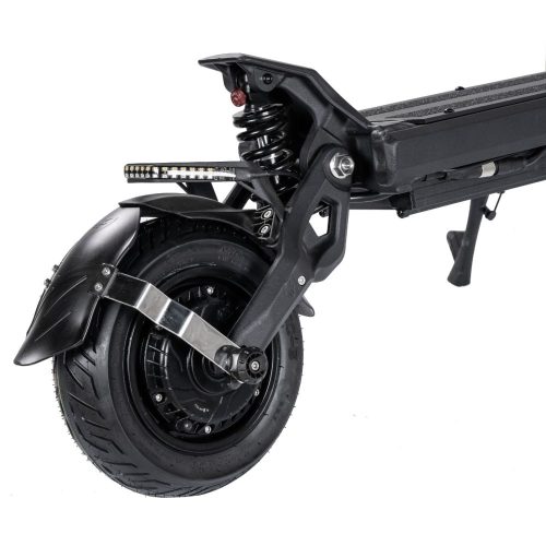 Nami Klima Etwas kleiner und wendiger und dennoch mit zwei leistungsstarken 1000 Watt Motoren ausgestattet, begleitet er dich im Alltag überall hin. Mit einer geringeren maximalen Höchstgeschwindigkeit von 65km/h ist er zwar etwas langsamer als seine Geschwister jedoch steht er ihnen in Sachen Beschleunigung um nichts nach. Geschwindigkeit: 65 km/h Reichweite: 85 km