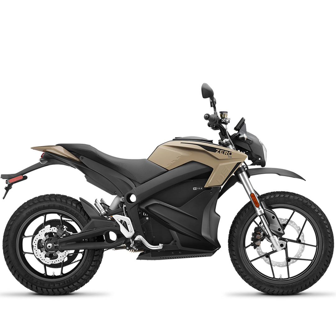 Zero DS Zero DS Die Z-Force 14,4 kWh Lithium-Ionen-Batterie verleiht der Zero Motorcycles DS eine maximale Reichweite von 262 Kilometern. Der Z-Force Motor liefert ein Drehmoment von 106 Nm, wodurch die DS mühelos eine Höchstgeschwindigkeit von 139 km/h erreicht.