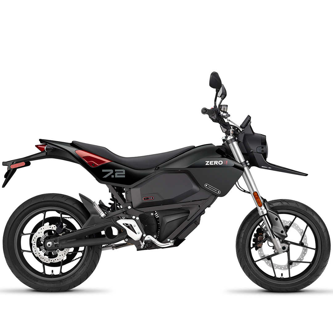 Zero FXE Zero FXE Die Z-Force 7,2 kWh Lithium-Ionen-Batterie verleiht der Zero Motorcycles FXE eine maximale Reichweite von 161 Kilometern. Der Z-Force Motor liefert ein Drehmoment von 106 Nm, wodurch die FXE mühelos eine Höchstgeschwindigkeit von 132 km/h erreicht.