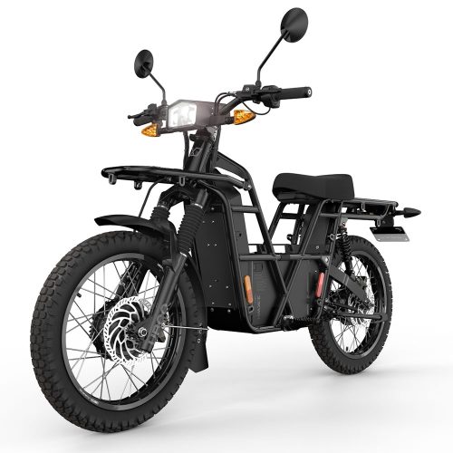 UBCO 2X2 Adventure Bike - Schwarz Ob auf der Straße oder im Gelände, dieses Elektromotorrad ist leicht und lässt sich daher problemlos in einem Transporter, LKW oder Wohnmobil transportieren. Der UBCO 2X2 Adventure erzeugt weniger als 75 dB und hat eine Reichweite von bis zu 120 km, genug für stundenlangen Fahrspaß. Mit einem Gesamttraggewicht von 150 kg können Sie problemlos alles mitnehmen. Höchstgeschwindigkeit 45 km/h | 28mph Gewicht inkl. Ladegerät 66-71kg | 145–156 lb Reichweite 70–120 km | 43-75 Meilen