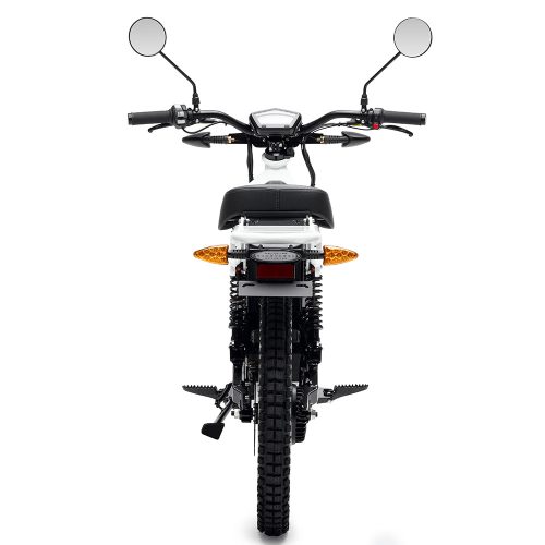 UBCO 2X2 Adventure Bike - Weiß Ob auf der Straße oder im Gelände, dieses Elektromotorrad ist leicht und lässt sich daher problemlos in einem Transporter, LKW oder Wohnmobil transportieren. Der UBCO 2X2 Adventure erzeugt weniger als 75 dB und hat eine Reichweite von bis zu 120 km, genug für stundenlangen Fahrspaß. Mit einem Gesamttraggewicht von 150 kg können Sie problemlos alles mitnehmen. Höchstgeschwindigkeit 45 km/h | 28mph Gewicht inkl. Ladegerät 66-71kg | 145–156 lb Reichweite 70–120 km | 43-75 Meilen