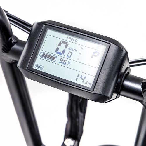 AGM GT250 Schwarz Das AGM 250 Fat Bike ist ein elektrisches Fatbike mit stabilem, solidem Rohrrahmen und extrem fetten Reifen. Die Reifen sorgen dafür, dass Sie auf jedem Gelände einen beispiellosen Grip haben. Das AGM Fat Bike hat einen Retro-Look, der durch den Sattel und die bequeme Sitzposition unterstrichen wird. Der 250-W-Motor sorgt dafür, dass Sie mit 25 km/h über den Radweg rasen, ohne ins Schwitzen zu geraten. Sie benötigen keine Versicherung, keinen Führerschein oder ein Mindestalter, um dieses Fahrrad zu fahren.