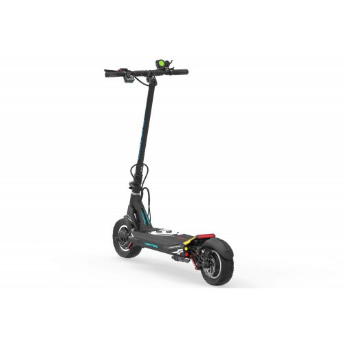 BLUETRAN LIGHTNING BLUETRAN LIGHTNING von Dualtron ist mit zwei bürstenlosen Direktantriebsmotoren (HUB) ausgestattet, die eine Gesamtleistung von 5040 W liefern, genug, um Sie auf eine Höchstgeschwindigkeit von 90 km/h** zu bringen. Selbstverständlich empfehlen wir unseren Kunden,   beim Fahren mit unseren Elektrorollern bei hohen Geschwindigkeiten eine vollständige Schutzausrüstung zu tragen. Was die Reichweite des BLUETRAN LIGHTNING betrifft, so kann der Roller mit der höchsten Batteriekonfiguration Distanzen von bis zu 150 km zurücklegen; Die höchste Batteriekonfiguration ist die 72V35Ah LG. LG-Zellen gehören zu den besten Zellen auf dem Markt und sollten eine lange Lebensdauer haben. Der BLUETRAN LIGHTNING von Dualtron ist mit zwei Ladeanschlüssen ausgestattet. Sie können die 35-Ah-Version mit dem Standardladegerät in etwa 25 Stunden aufladen oder das Schnellladegerät für nur 7 Stunden Ladezeit anschließen.