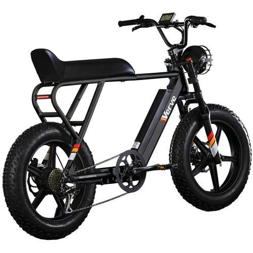 Verve Pantera Mattschwarz Das Verve Pantera in Mattschwarz ist das Prunkstück von Verve und derzeit eines unserer besten Elektro-Fatbikes. Sie fahren mit dem Verve Pantera ohne obligatorische Versicherung (wir empfehlen eine), einen Führerschein und jedes Alter kann dieses Elektrofahrrad fahren. Der herausnehmbare Akku hat eine Reichweite von bis zu 70 Kilometern und eine Geschwindigkeit von 25 km/h. Der Verve Pantera verfügt über eine integrierte Beleuchtung und einen stabilen Sattel für lange Fahrten.