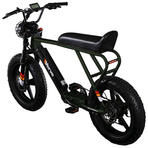 Verve Pantera Mattgrün Das Verve Pantera in Mattgrün ist das Prunkstück von Verve und derzeit eines unserer besten Elektro-Fatbikes. Sie fahren mit dem Verve Pantera ohne obligatorische Versicherung (wir empfehlen eine), einen Führerschein und jedes Alter kann dieses Elektrofahrrad fahren. Der herausnehmbare Akku hat eine Reichweite von bis zu 70 Kilometern und eine Geschwindigkeit von 25 km/h. Der Verve Pantera verfügt über eine integrierte Beleuchtung und einen stabilen Sattel für lange Fahrten.