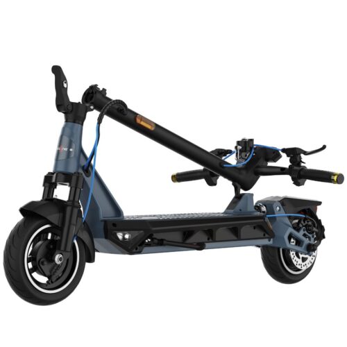 KingSong N12 Pro Der KingSong N12 Pro ist ein Elektroroller, der für Fahrer entwickelt wurde, die keine Kompromisse eingehen wollen. Mit seinem leistungsstarken Motor, der großen Reichweite und der fortschrittlichen Federung ist dieser E-Scooter sowohl für den täglichen Arbeitsweg als auch für abenteuerliche Fahrten außerhalb der Stadt bestens geeignet. Die Kombination aus Leistung, Sicherheit und Komfort macht den N12 Pro zu einem der vollständigsten E-Scooter seiner Klasse. Wichtigste Merkmale: •1000W bürstenloser Motor (2400W Spitzenleistung) •Höchstgeschwindigkeit bis zu 50 km/h •Reichweite bis zu 80 km •Scheibenbremsen für kraftvolles und sicheres Bremsen •Doppelfederung vorne und hinten für maximalen Fahrkomfort •Robuste 10-Zoll-Luftreifen mit Profil für zusätzlichen Grip •Intelligentes LCD-Display mit Echtzeit-Fahrinformationen •Smartphone-Konnektivität über die KingSong-App •Geeignet für Steigungen bis zu 30 % •Klappbares Design mit stabilem Ständer